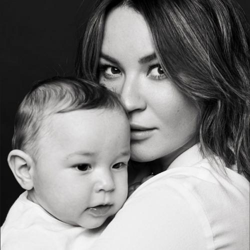 Очаровательная Ида галич со своей крошкой. 03