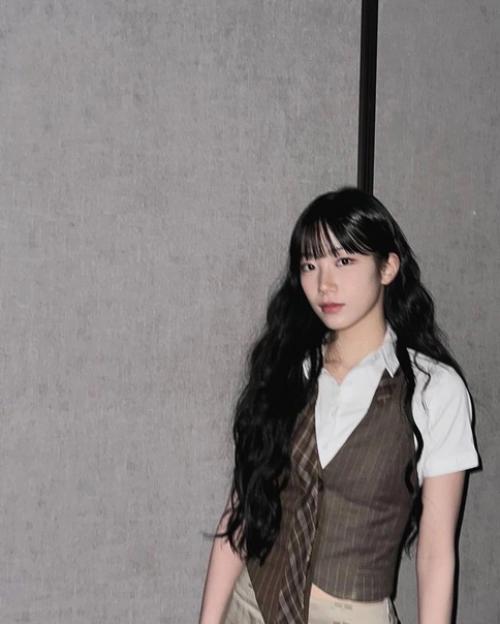 070323: казуха из LE Sserafim опубликовала фотографии с ч лкой. 03 070323: казуха из LE Sserafim опубликовала фотографии с ч лкой. 03