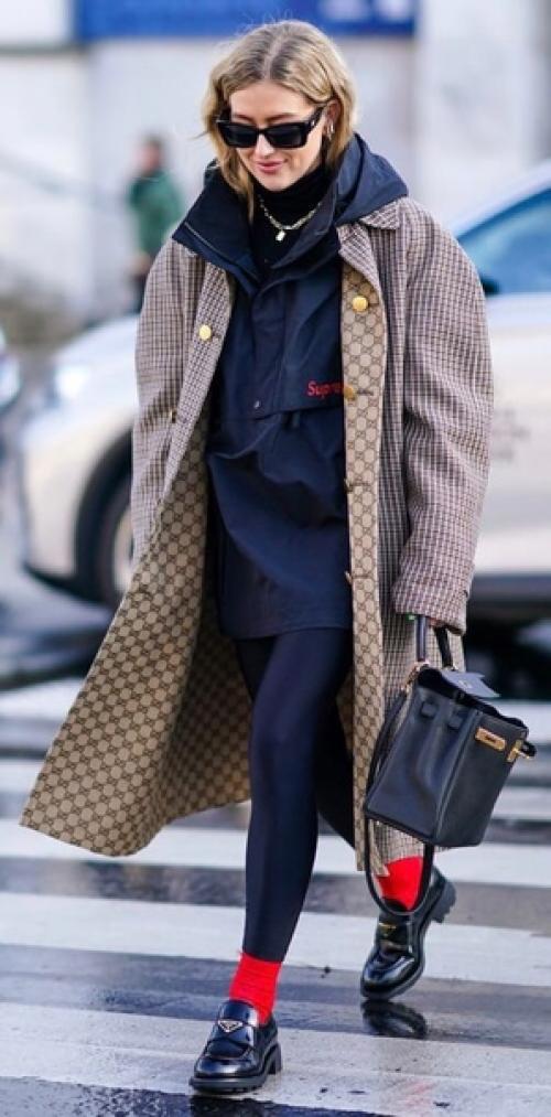 Несмотря на нашу долгоиграющую любовь к грубым ботинкам и кроссовкам - подиум и стритстайл явно нашёл альтернативу первым и вторым. 05