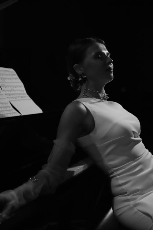 Когда Ира написала мне, что хочет на фотосессию ко дню рождения, в моей голове сразу всплыли картинки. 08