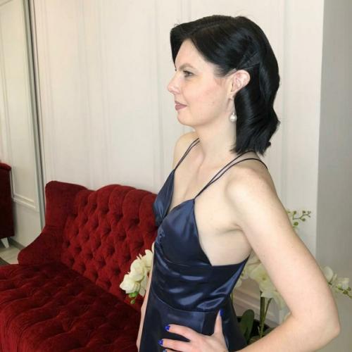 Томные, чувственные завитки с аккуратно уложенными волосами отражают многогранность женской натуры, игривой и серьезной в одинаковой степени. 02