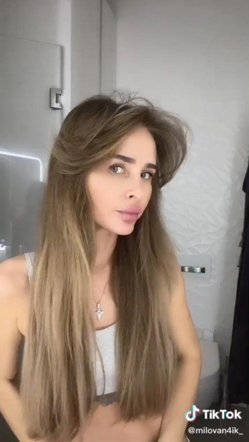 Неважно, как вы стали обладательницей длинной челки: осознанное ли это решение или следствие отрастания вашей стрижки. 04