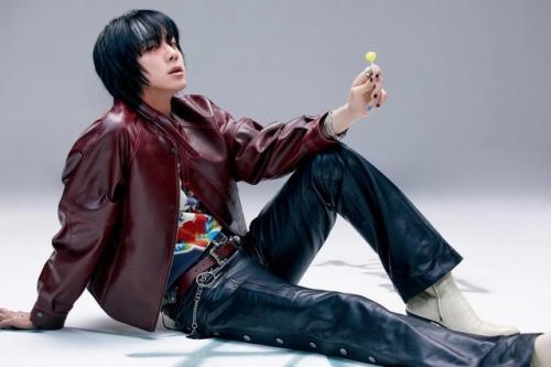 240425: фотосессия джина получила критику, из-за того, что эстетика Hybe - отстой. 05