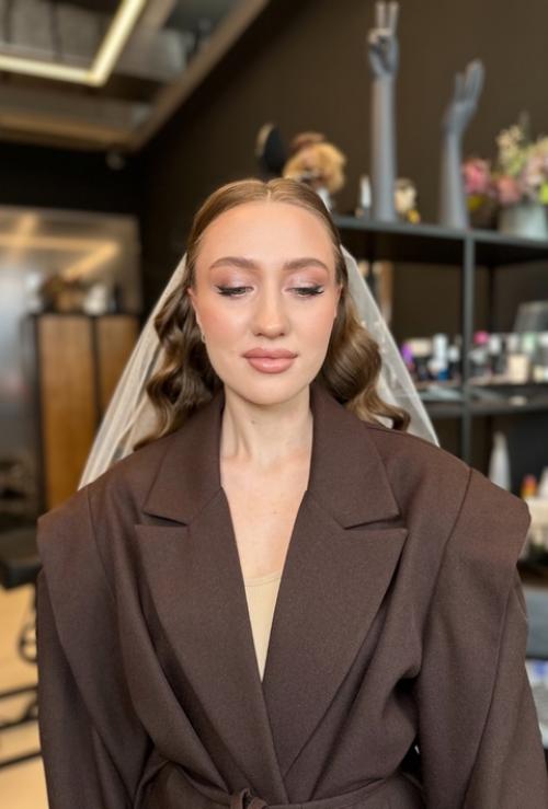 Милые невесты однозначно нужен пробный макияж и прическа. 02