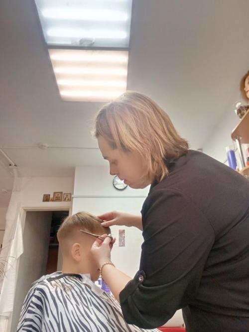 Парикмахер - добро. Недавно в нашем поселке прошла благотворительная акция, в которой участвовала парикмахер юрьева Алена. 02 Парикмахер - добро. Недавно в нашем поселке прошла благотворительная акция, в которой участвовала парикмахер юрьева Алена. 02