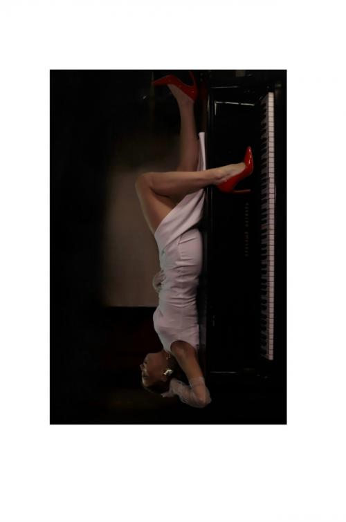 Когда Ира написала мне, что хочет на фотосессию ко дню рождения, в моей голове сразу всплыли картинки. 01