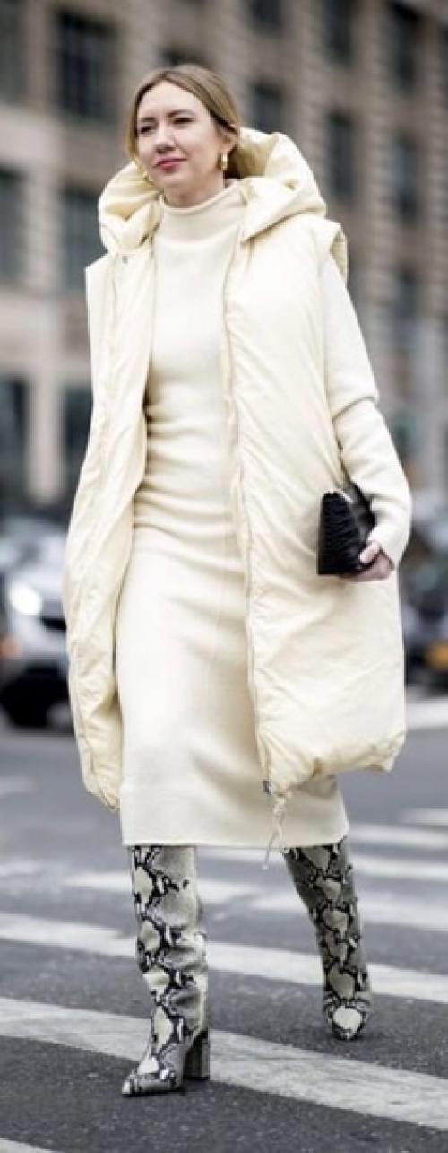 Несмотря на нашу долгоиграющую любовь к грубым ботинкам и кроссовкам - подиум и стритстайл явно нашёл альтернативу первым и вторым. 02