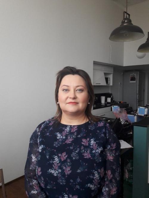 В декабре месяце моя подруга Софья Порошина подарила мне подарочный сертификат к имиджмейкеру. 02