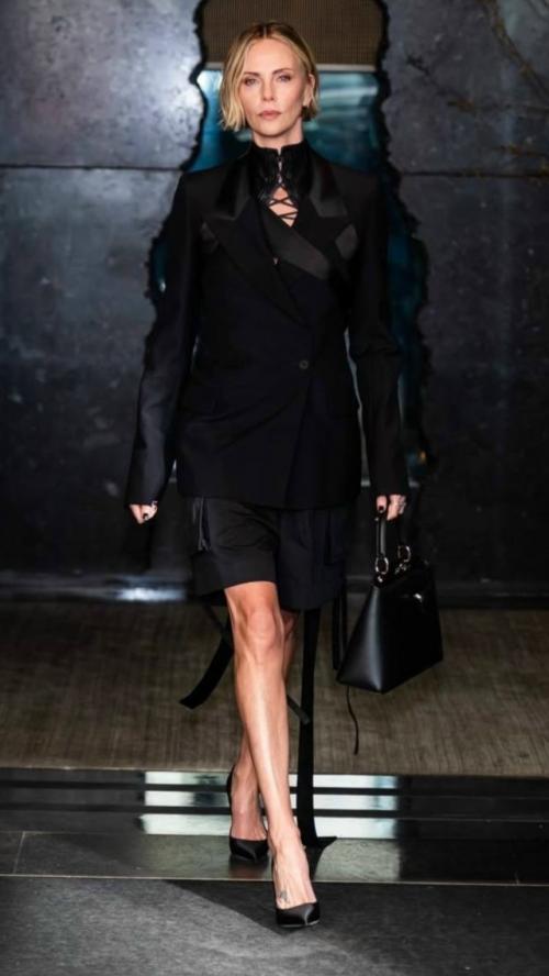 Шарлиз терон в Нью-йорке - пять образов за два дня, и я не могла пройти мимо. 03