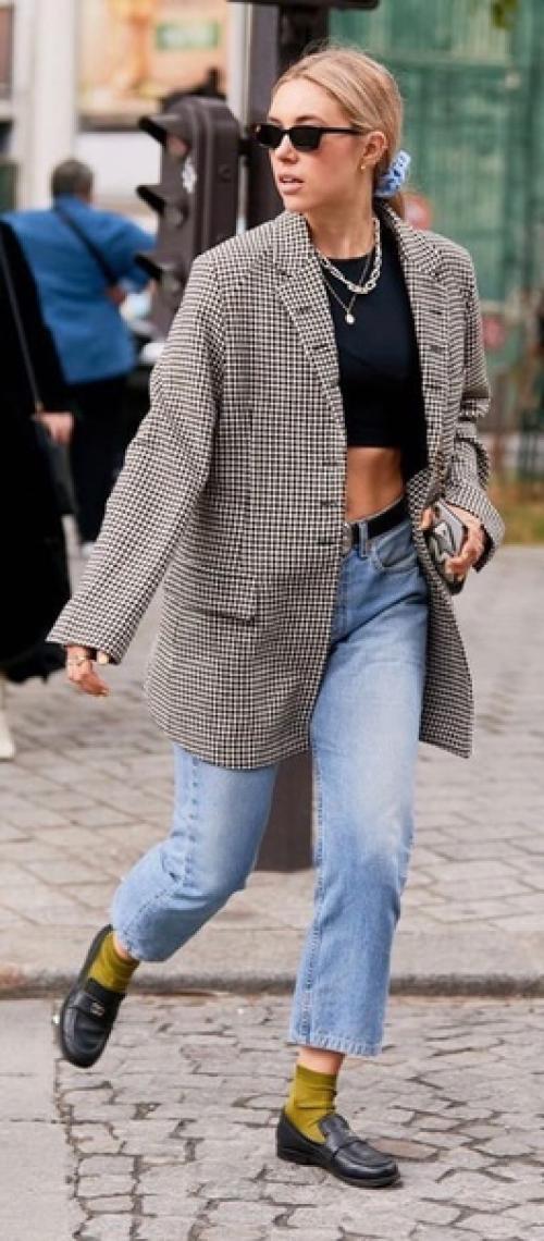 Несмотря на нашу долгоиграющую любовь к грубым ботинкам и кроссовкам - подиум и стритстайл явно нашёл альтернативу первым и вторым. 06