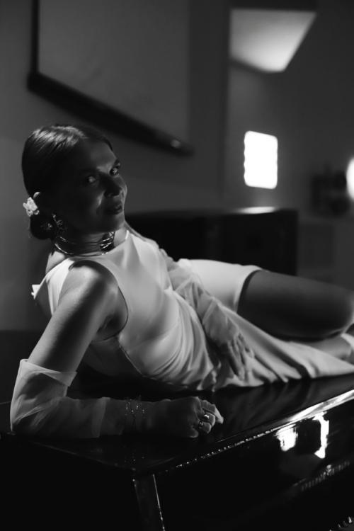 Когда Ира написала мне, что хочет на фотосессию ко дню рождения, в моей голове сразу всплыли картинки. 

