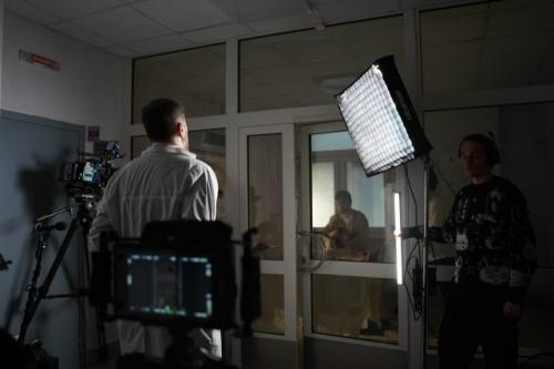 Работа в кино очень затягивает, это не обычный день визажиста. 02