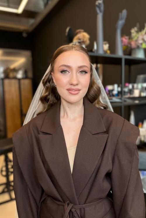 Милые невесты однозначно нужен пробный макияж и прическа. 01