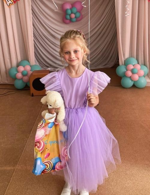 Ребенку детсадовского возраста можно делать любые виды причесок и все они будут выглядеть умилительно. 01