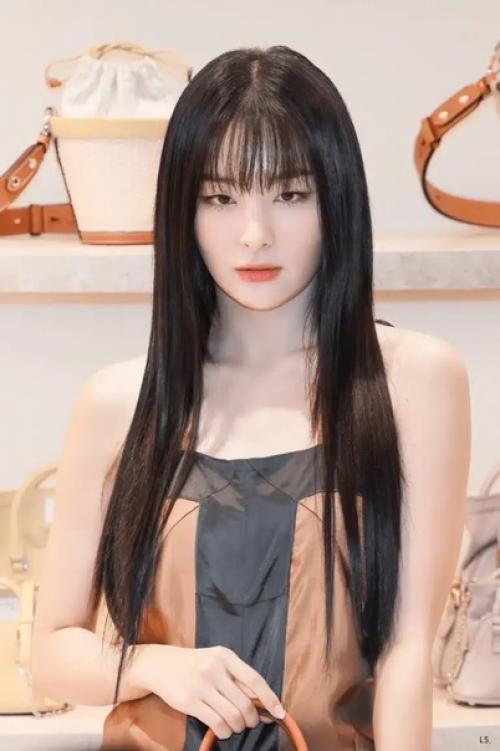 Сыльги Redvelvet покоряет сердца с новой причёской и макияжем. 04