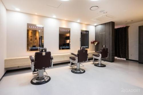 Зеркальные дисплеи Samsung в салоне красоты установили. 05