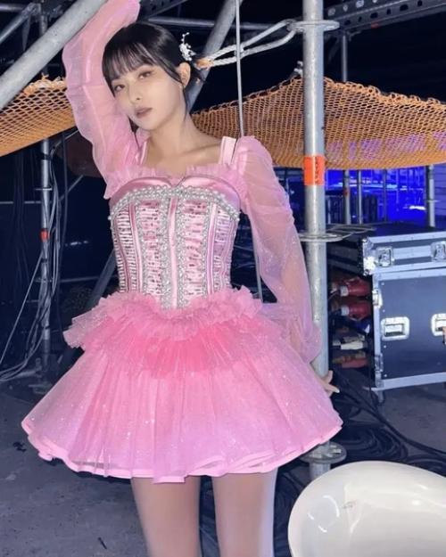 Сыльги Redvelvet покоряет сердца с новой причёской и макияжем. 02