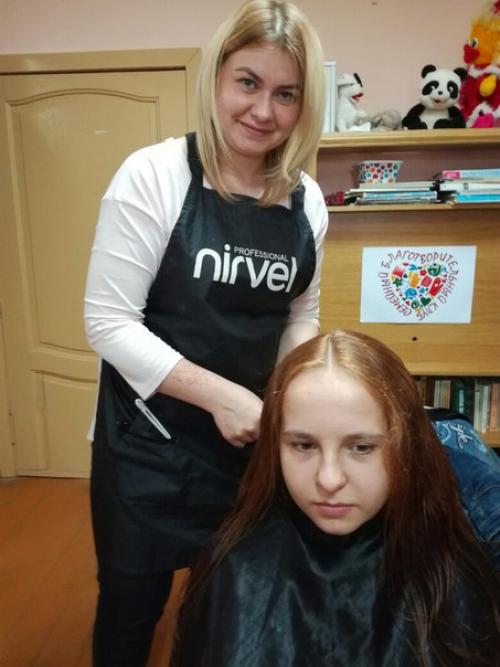 3 мая, семейный благотворительный клуб вновь посетила фея красоты - парикмахер - модельер Прохорова Анна? 03