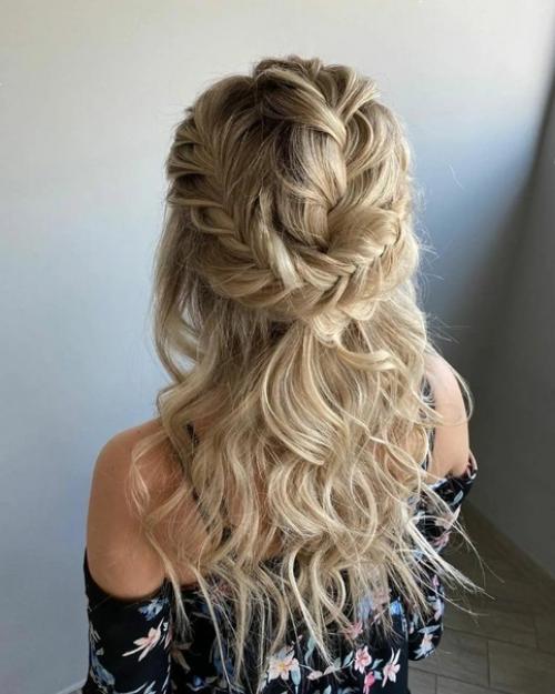 Косы - это вечный атрибут женственности и красоты. 03