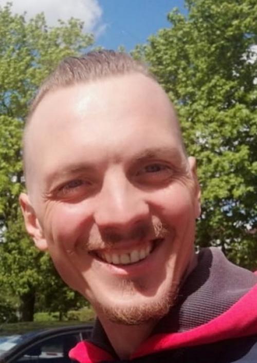 Постричь ножницами для бумаги и простой дешевой машинкой может любой, главное желание. 04