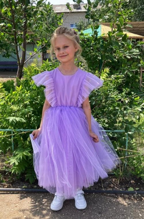 Ребенку детсадовского возраста можно делать любые виды причесок и все они будут выглядеть умилительно. 06