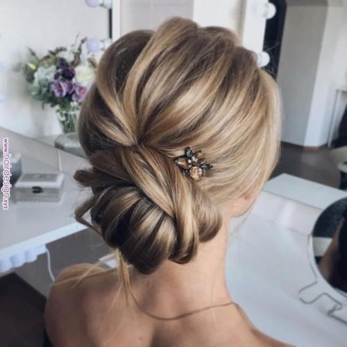 Пучки уже давно популярностью из-за своей практичности и простоты пользуются. 04