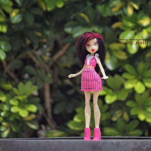 Первое фото моё самое любимое кто писал, что слишком сильный изгиб спины - я не согласна, именно он придает ей изящность. 02