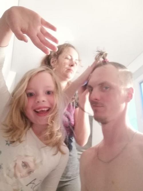 Постричь ножницами для бумаги и простой дешевой машинкой может любой, главное желание. 02