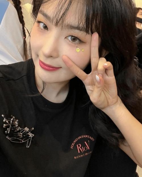 Сыльги Redvelvet покоряет сердца с новой причёской и макияжем. 01