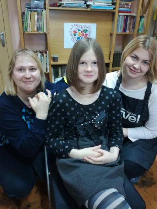 3 мая, семейный благотворительный клуб вновь посетила фея красоты - парикмахер - модельер Прохорова Анна? 04