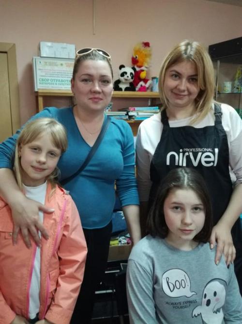 3 мая, семейный благотворительный клуб вновь посетила фея красоты - парикмахер - модельер Прохорова Анна? 01