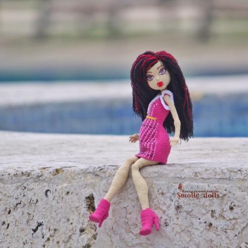 Первое фото моё самое любимое кто писал, что слишком сильный изгиб спины - я не согласна, именно он придает ей изящность. 05