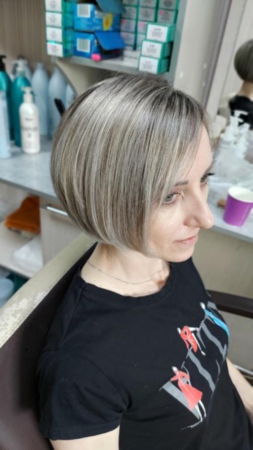 Боб - каре был самой модной стрижкой начала XX века, и сто лет спустя - снова в тренде. 01