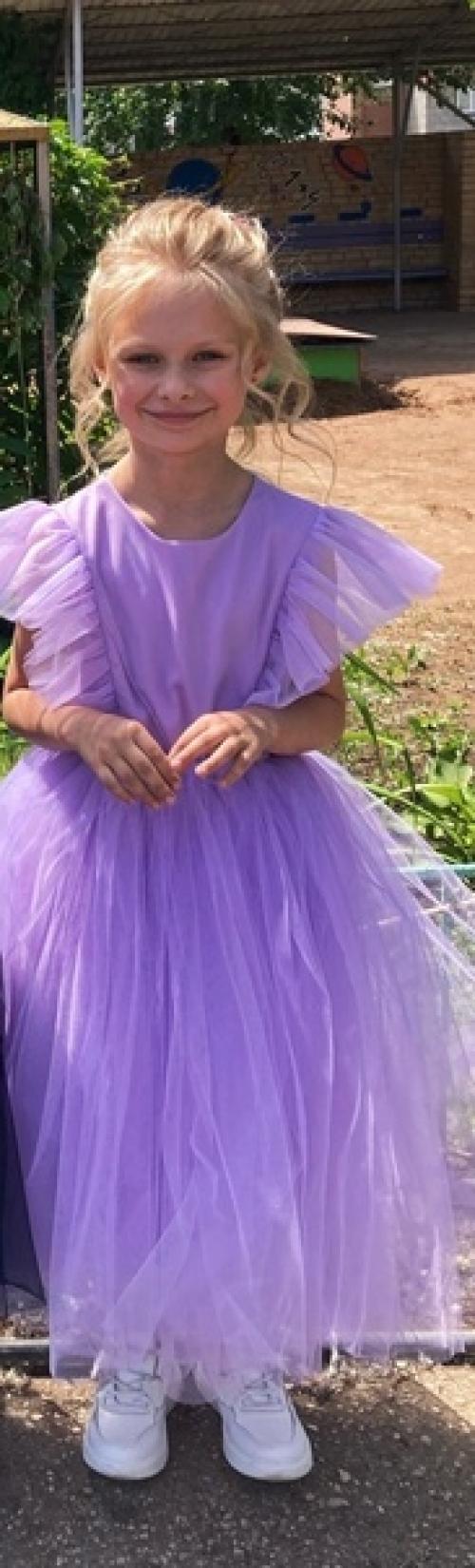 Ребенку детсадовского возраста можно делать любые виды причесок и все они будут выглядеть умилительно. 07