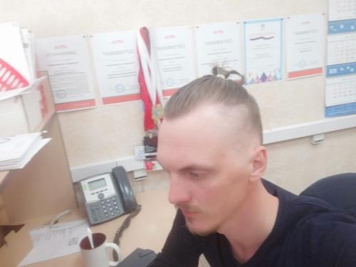 Постричь ножницами для бумаги и простой дешевой машинкой может любой, главное желание. 03