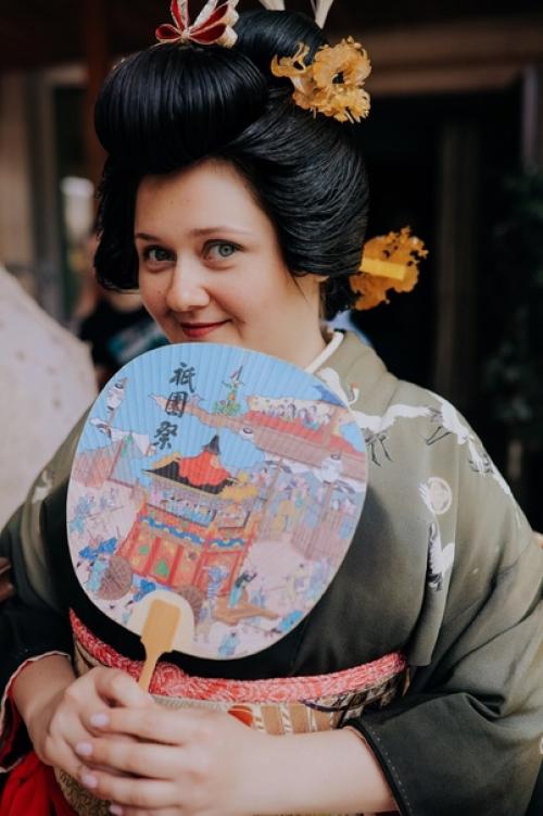 Пояс (оби) - вернее, его разновидность - Мару - оби: является самым парадным и формальным среди японских женский поясов. 01