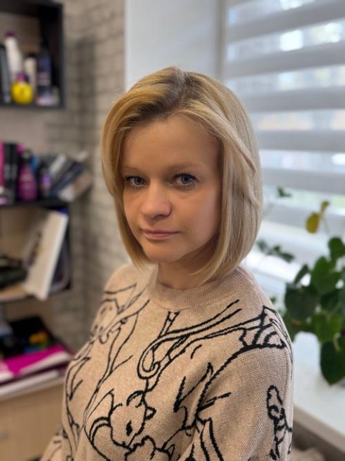 У каре богатая история: еще в древнем Египте как мужчины, так и женщины носили короткие стрижки с прямыми линиями, напоминающие современное каре. 02