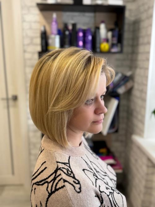 У каре богатая история: еще в древнем Египте как мужчины, так и женщины носили короткие стрижки с прямыми линиями, напоминающие современное каре. 01