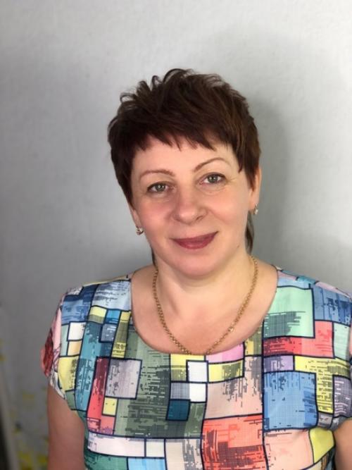 Смелая, сексуальная и немного дерзкая - все это про женскую стрижку пикси. 02