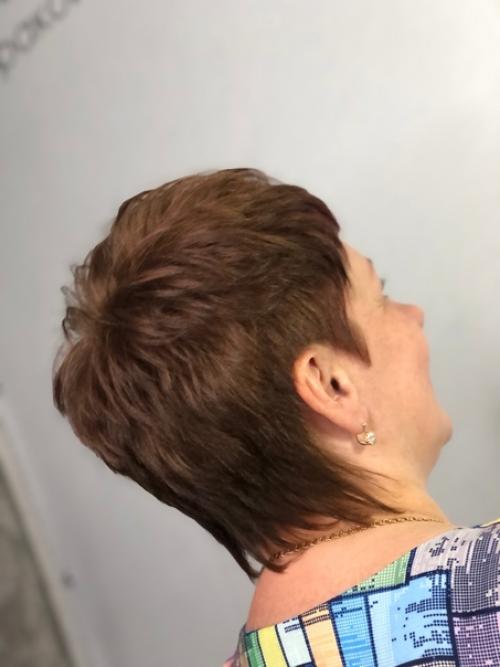 Смелая, сексуальная и немного дерзкая - все это про женскую стрижку пикси. 04