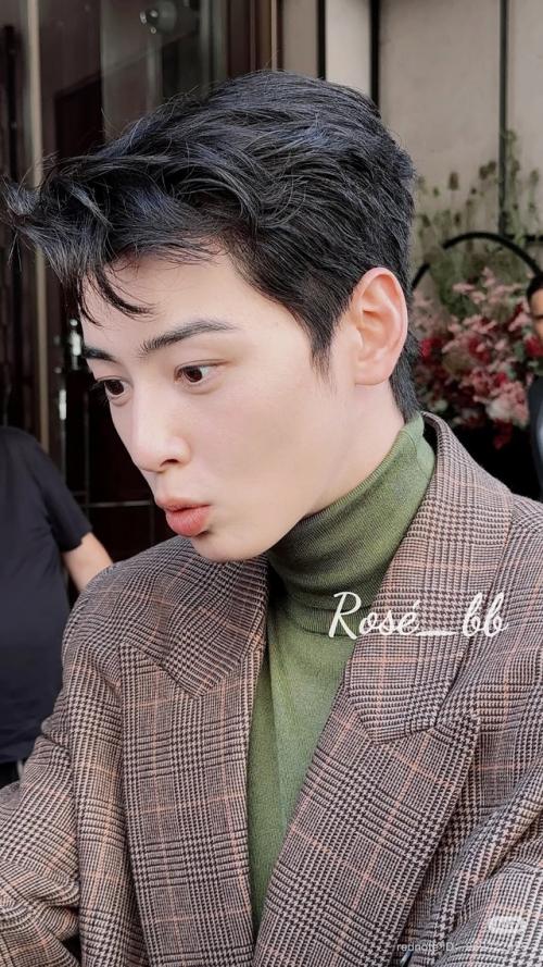 260625: полароид ча ыну с шоу Saint - Laurent. 06