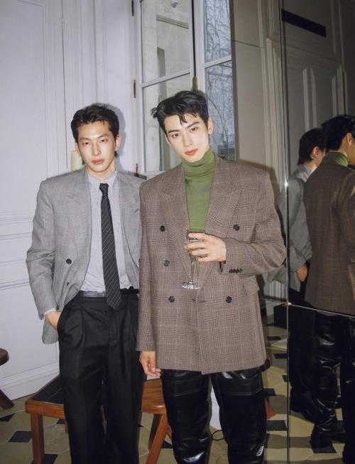 260625: полароид ча ыну с шоу Saint - Laurent. 04