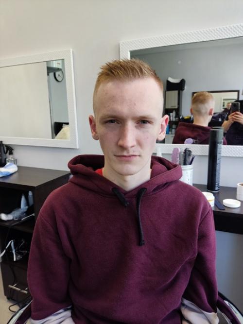 Руфь стрижкадлявсех. Вот так выглядят будущие прокуроры нашей страны Илья приехал на каникулы, и конечно сразу к нам, делать себе модную стрижку. 03