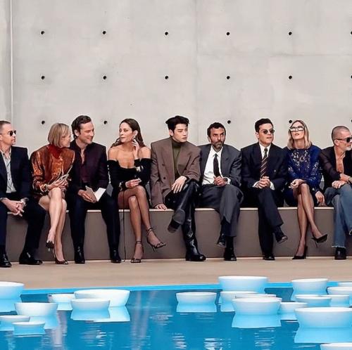 260625: полароид ча ыну с шоу Saint - Laurent. 08