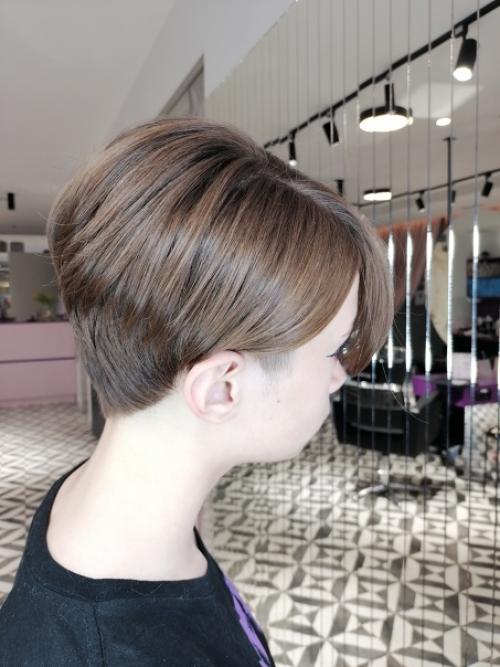 Стрижка волос - это целое искусство, знание модных тенденций, правил симметрии, техники. 03