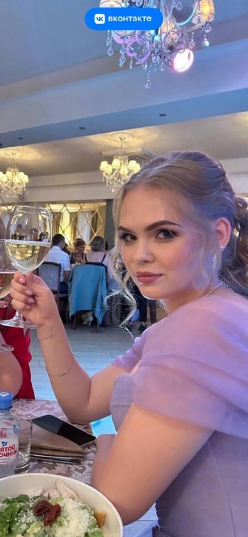 У меня столько всего происходит в профессиональной сфере, что нет возможности делиться но я вот стараюсь. 02