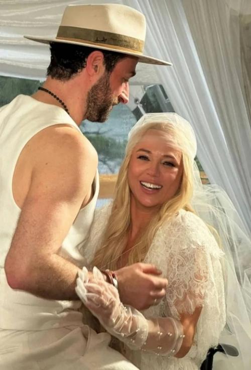 Модель Ксения Безуглова, прикованная к инвалидной коляске, вышла замуж за актера сериала Триггер. 01