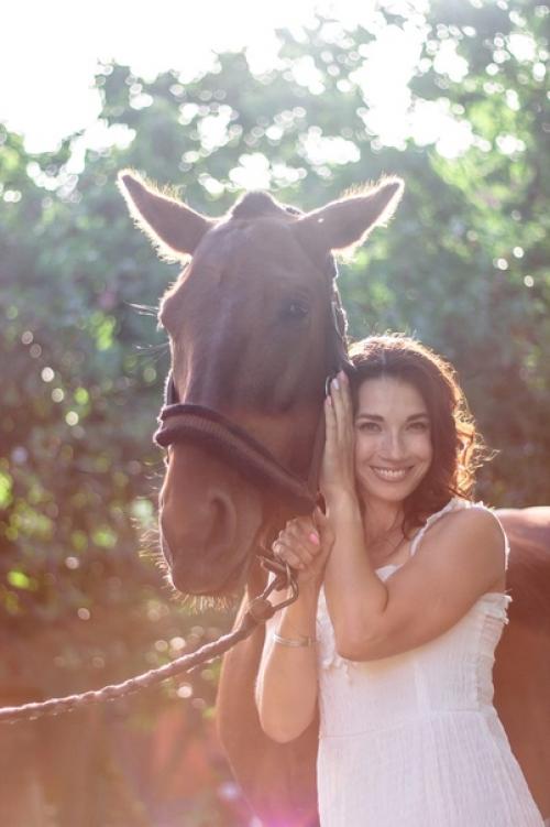Чувство единения.  Считается, что лошадь передаёт свою энергию человеку, очищает его энергетическое поле. 03