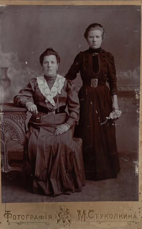 На первом фото конца 19 века Евдокия Филипповна Кузнецова (в девичестве), из новгородской губернии. 01