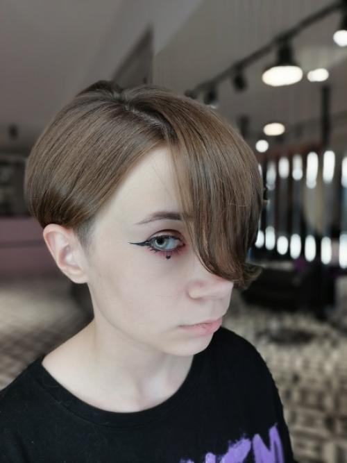 Стрижка волос - это целое искусство, знание модных тенденций, правил симметрии, техники. 02